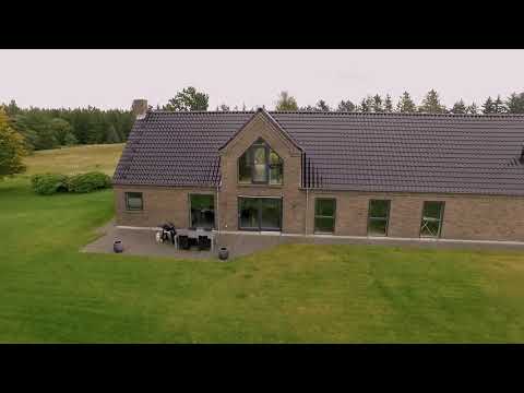 Dronefilm, hus på landet til salg via Home