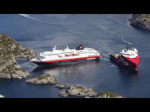The Hurtigruten ship RICHARD WITH ran aground